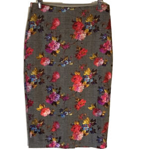 𝅺WOMEN’S plaid and floral ECI mid length skirt.  Size small.